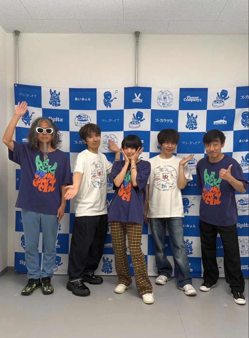 スピッツとあいみょんのポトウォールでの記念撮影